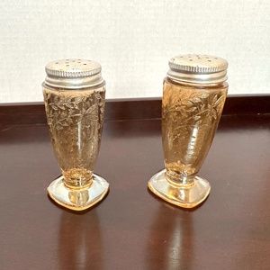 1950s Jeannette Glass Company Floragold salt & pepper